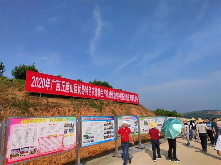 鼎峰农用无人机厂家助力乡村振兴，无人飞防致富脱贫